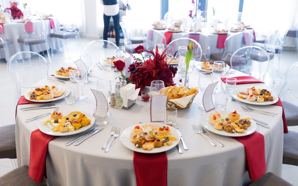 Masa festiva aranjata, Restaurant AS Floresti